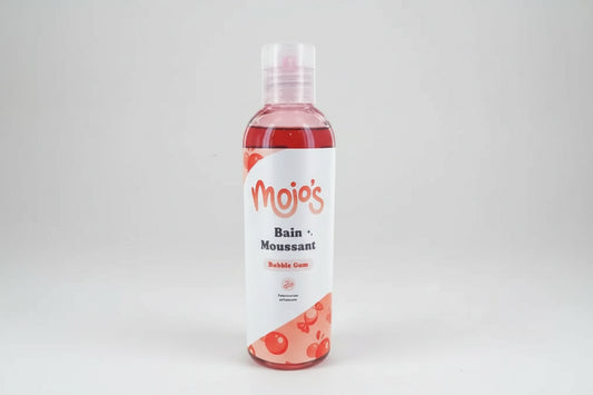 Bain moussant artisanal Moös parfum Bubble Gum de la boutique KAVERN. Un flacon rose de 200ml pour un bain ludique et ultra-moussant.