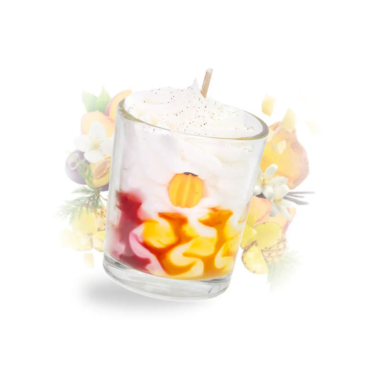 Petite bougie gourmande trompe-l'œil aux couleurs estivales, parfum ananas, pêche et vanille de la KAVERN.