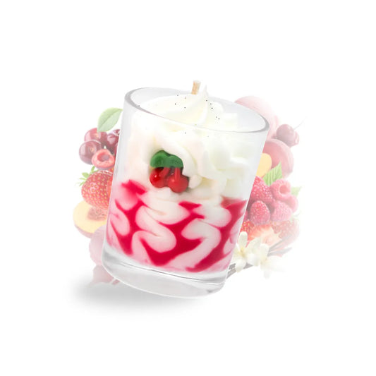 Petite bougie gourmande trompe-l'œil parfumée à la cerise et à la vanille de la KAVERN.