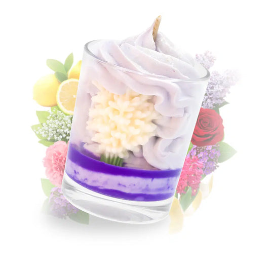 Grande bougie artisanale trompe-l'œil aux nuances violettes et parfum de Lilas de la KAVERN