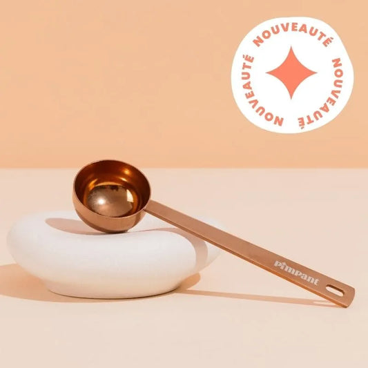 Nouveauté : Cuillère doseuse pour lessive en poudre de la marque Pimpant, fabriquée en acier inoxydable coloris cuivré, boutique KAVERN.