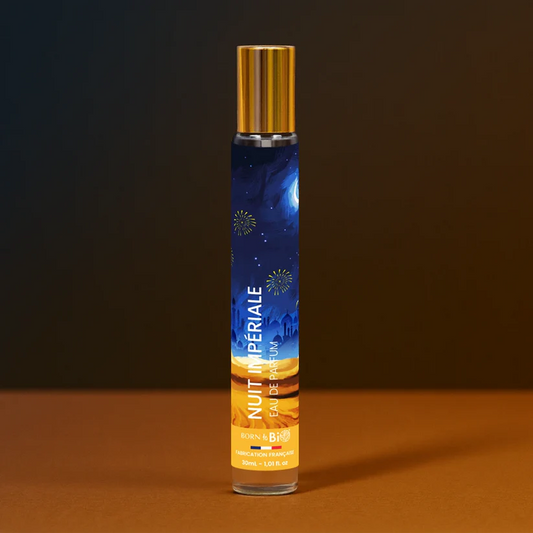 Flacon 30ml de l'Eau de Parfum Nuit Impériale par Born to Bio. Senteur fruitée, gourmande et florale sur un décor de désert étoilé. Fabriqué en France.