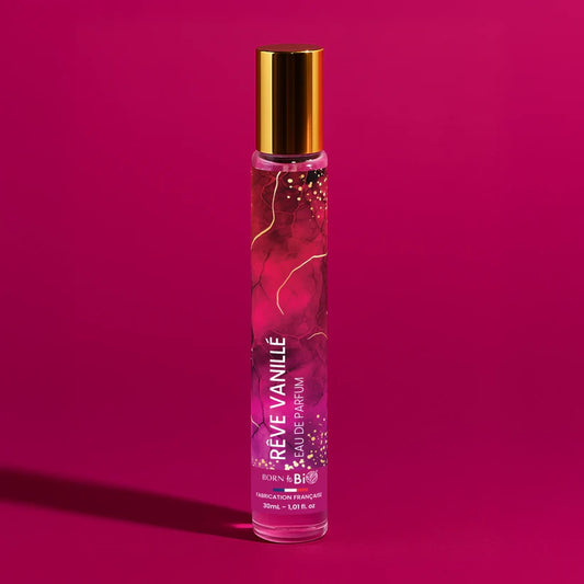Flacon 30ml de l'Eau de Parfum Rêve Vanillé par Born to Bio. Senteur ambrée, florale et fruitée sur un fond magenta. Fabriqué en France.