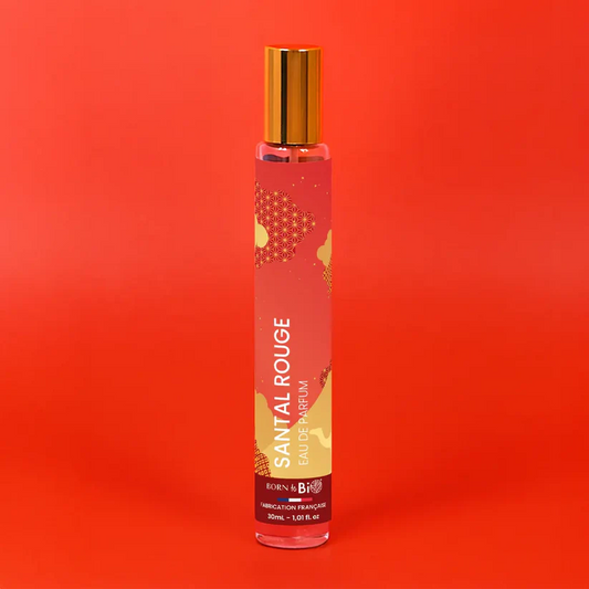Flacon en verre 30ml de l'Eau de Parfum Santal Rouge par la marque Born to Bio. Senteur boisée, florale et fruitée, fabrication française. Boutique KAVERN.