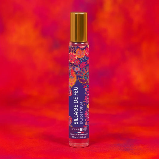Flacon en verre 30ml de l'Eau de Parfum Sillage de Feu par la marque Born to Bio. Senteur florale et boisée, fabrication française. Boutique KAVERN.