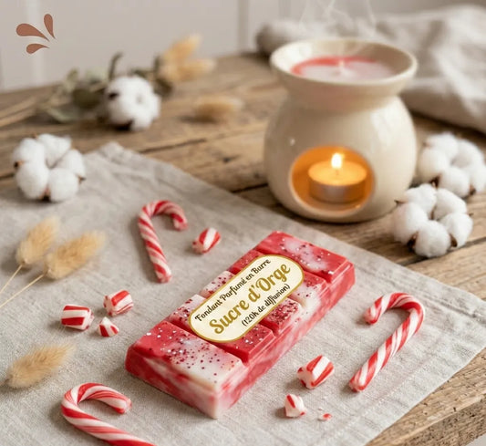 Fondant parfumé en barre marbré rouge et blanc senteur Sucre d'Orge des Fées Mères, avec des bonbons et un brûle-parfum, boutique KAVERN.