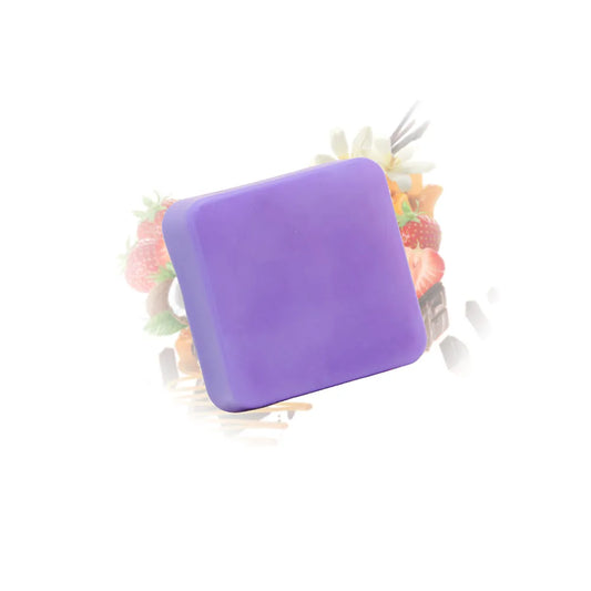 Galet de cire fondant violet parfumé à la vanille, fraise et caramel, création végétale gourmande de la KAVERN.