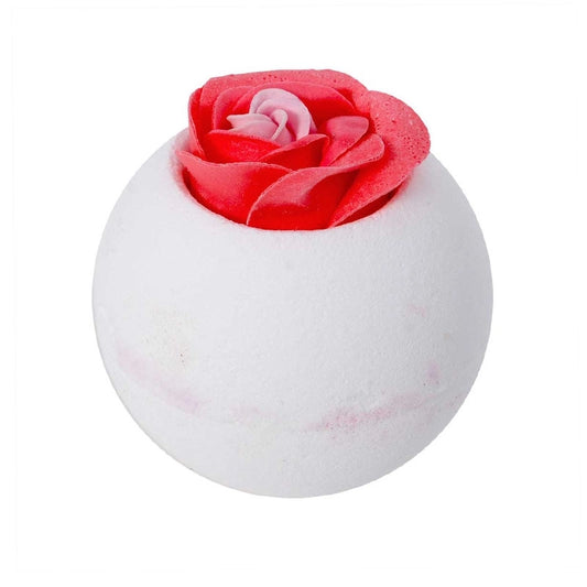 Grosse bombe de bain effervescente XXL de 180g, blanche, surmontée d'une magnifique rose rouge et rose. Cœur fondant hydratant au parfum Romantique. Boutique KAVERN.