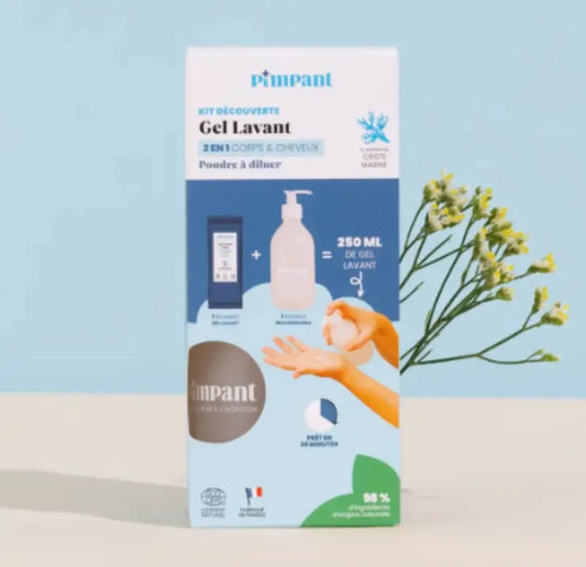 Formule naturelle et mousse onctueuse du gel lavant 2-en-1 Pimpant, idéal pour nettoyer la peau et les cheveux en un seul geste.