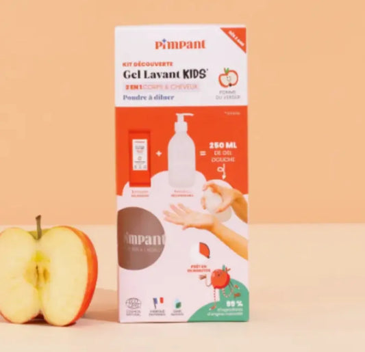 Mousse douce et formule naturelle du gel lavant enfant 2-en-1 Pimpant à la pomme, parfait pour nettoyer la peau et les cheveux en douceur.