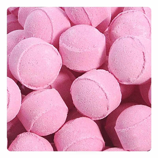 Mini-billes effervescentes roses pour le bain au parfum Amour en Cage (Cerise du Pérou). Un produit ludique et fruité proposé par la boutique KAVERN.
