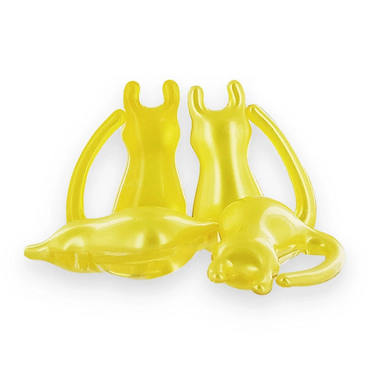 Perles de bain hydratantes en forme de petits chats jaunes. Un soin d'aromathérapie à l'huile de soja parfumée à la vanille, fabriqué en France par KAVERN.