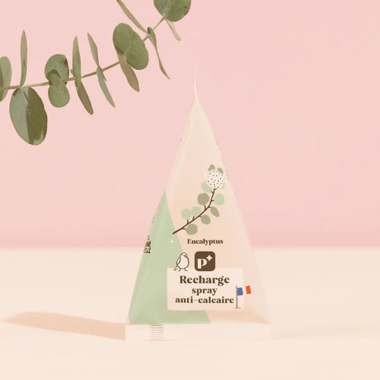 Éco-recharge berlingot pour spray nettoyant anti-calcaire à l'eucalyptus de la marque Pimpant, boutique KAVERN.