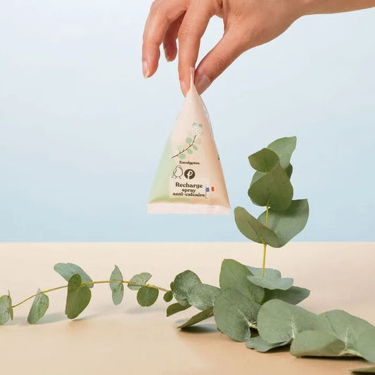 Recharge liquide concentrée Pimpant au parfum frais d'eucalyptus pour détartrer et faire briller votre salle de bain au naturel.