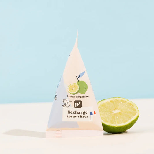Éco-recharge berlingot pour spray nettoyant vitres anti-traces au citron bergamote de la marque Pimpant, boutique KAVERN.