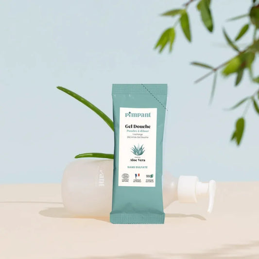 Sachet éco-recharge de gel douche en poudre à l'Aloe Vera de la marque Pimpant, pour créer 250 ml de soin lavant, boutique KAVERN.