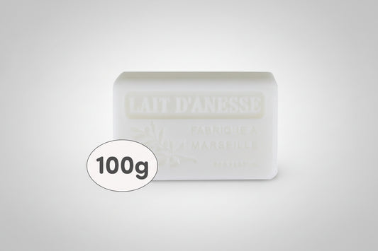 Véritable savon de Provence KAVERN au lait d'ânesse et beurre de karité. Un soin lavant doux fabriqué à Marseille, idéal pour hydrater les peaux sensibles.