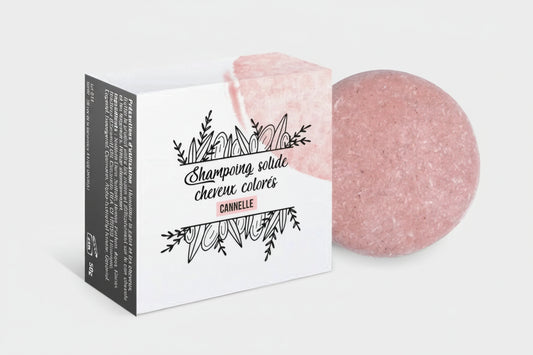 Shampoing solide naturel KAVERN pour cheveux colorés à la cannelle et au henné. Un soin lavant doux et zéro déchet pour empêcher le dégorgement de votre couleur.