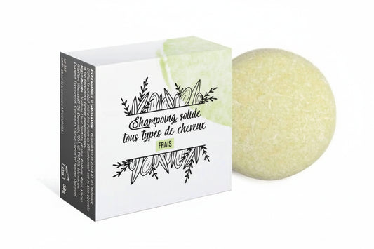 Shampoing solide naturel KAVERN à l'huile de coco pour tous les types de cheveux. Un soin lavant universel au parfum frais pour une routine familiale zéro déchet.